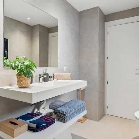 Large In Playas Del Duque Appartement