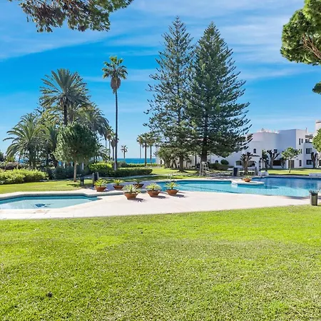Large In Playas Del Duque Appartement *