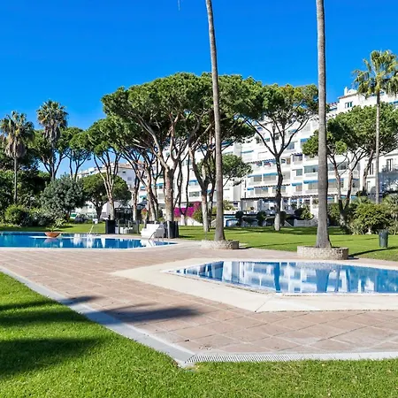 Large In Playas Del Duque Appartement Marbella