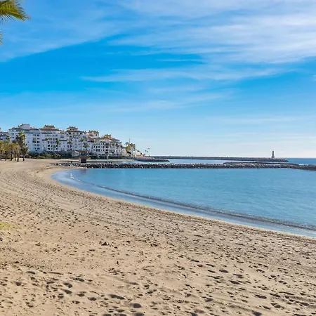 Large In Playas Del Duque Appartement Marbella