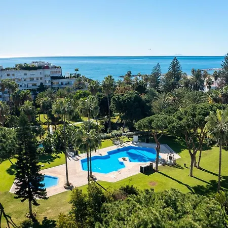 Large In Playas Del Duque Appartement Marbella